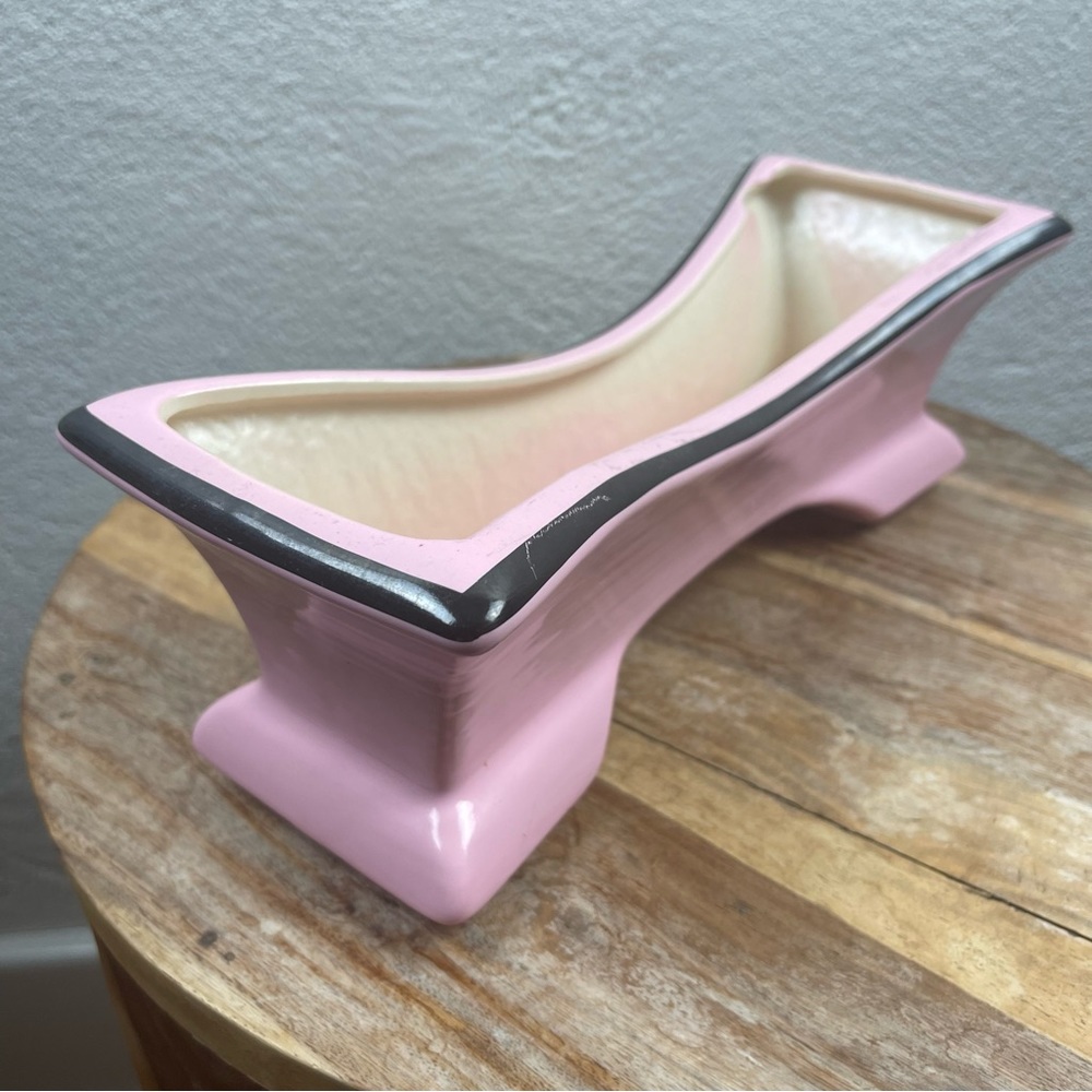 Vintage l 50s Mid-Century Mod Kitsch Glossy Pink Black Trim Long Footed Planter - Picture 6 of 15